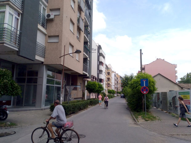 СТАНОВИ ЗА ИЗБЕГЛИЦЕ У НОВОМ САДУ: Нова прилика за оне испод црте